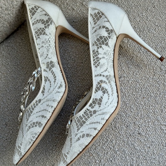 MANOLO BLAHNIK | EU 40
NADIRA WHITE LACE 90 CRYSTAL-EMBELLISHED PUMPS | BRIDAL - Picture 3 of 9